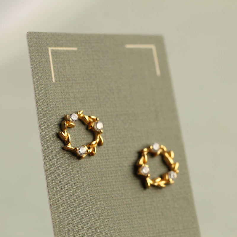 Gold plated circle wreath stud earrings