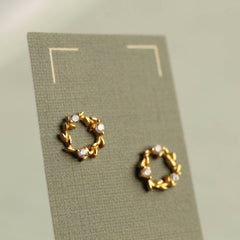 Gold plated circle wreath stud earrings