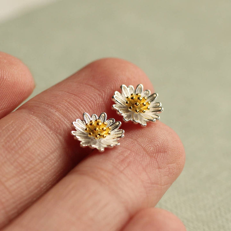 Sterling Silver Daisy stud earrings