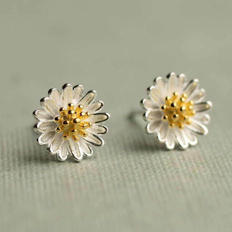 Sterling Silver Daisy stud earrings