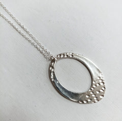Fine silver oval hoop textured necklace