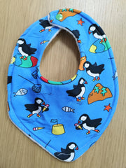 Dribble style bib - puffins on the beach
