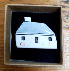 Scottish bothy ceramic brooch - pale blue roof & flowers