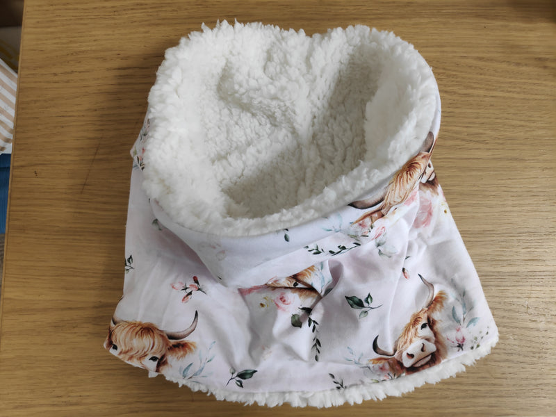 Kid's neck warmer/snood (4-11 years) - pink floral highland cow print