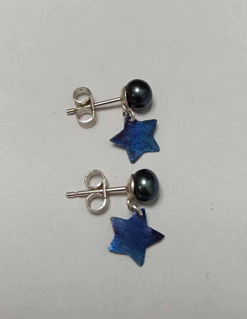 Freshwater pearl with titanium star stud earrings