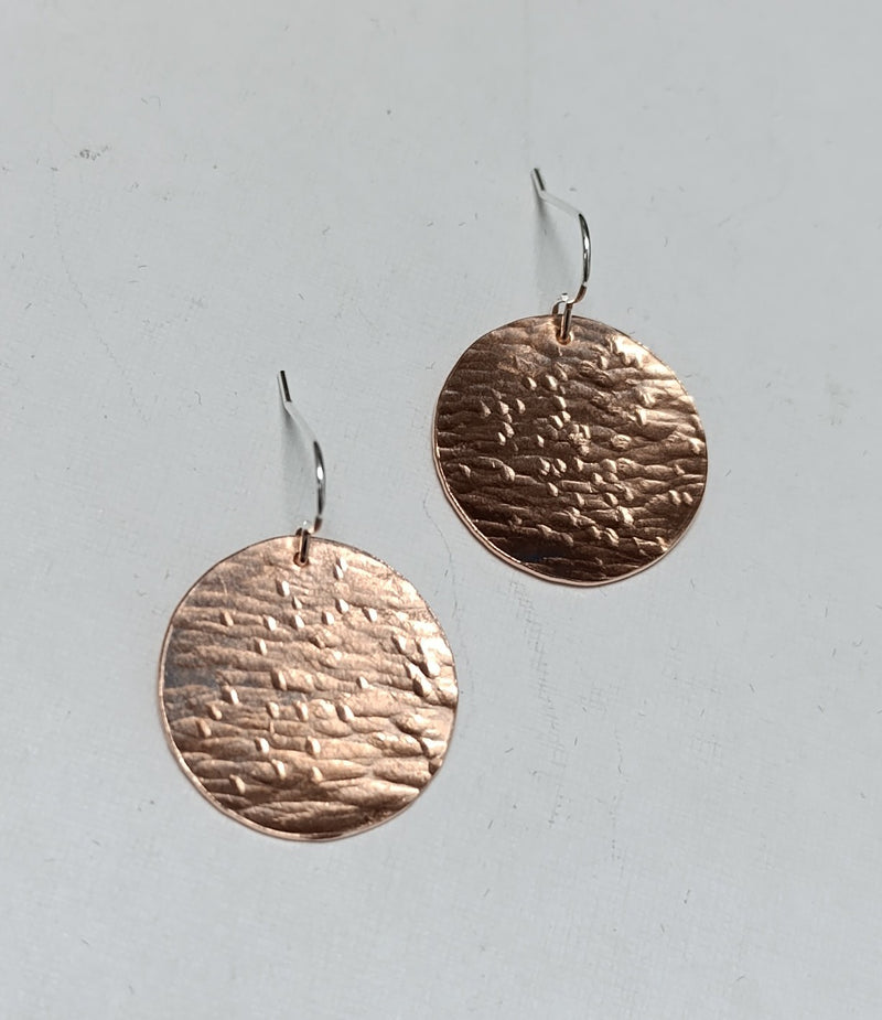 Hammered copper circle earrings - large