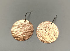 Hammered copper circle earrings - large