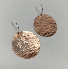 Hammered copper circle earrings - large