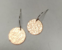 Hammered copper circle earrings - medium