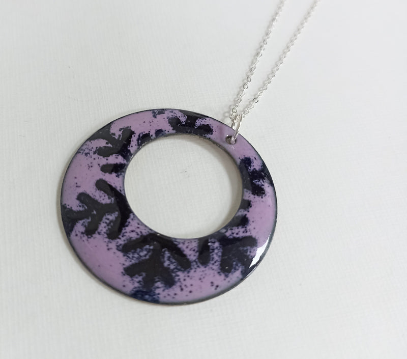 Enamelled lilac & dark blue patterned ring necklace