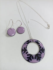 Enamelled lilac & dark blue patterned ring necklace