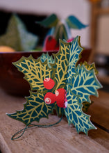 Paper Decorations (4 pack) - Winter foliage