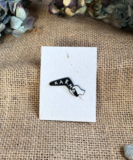 Enamel pin - Karma boomerang