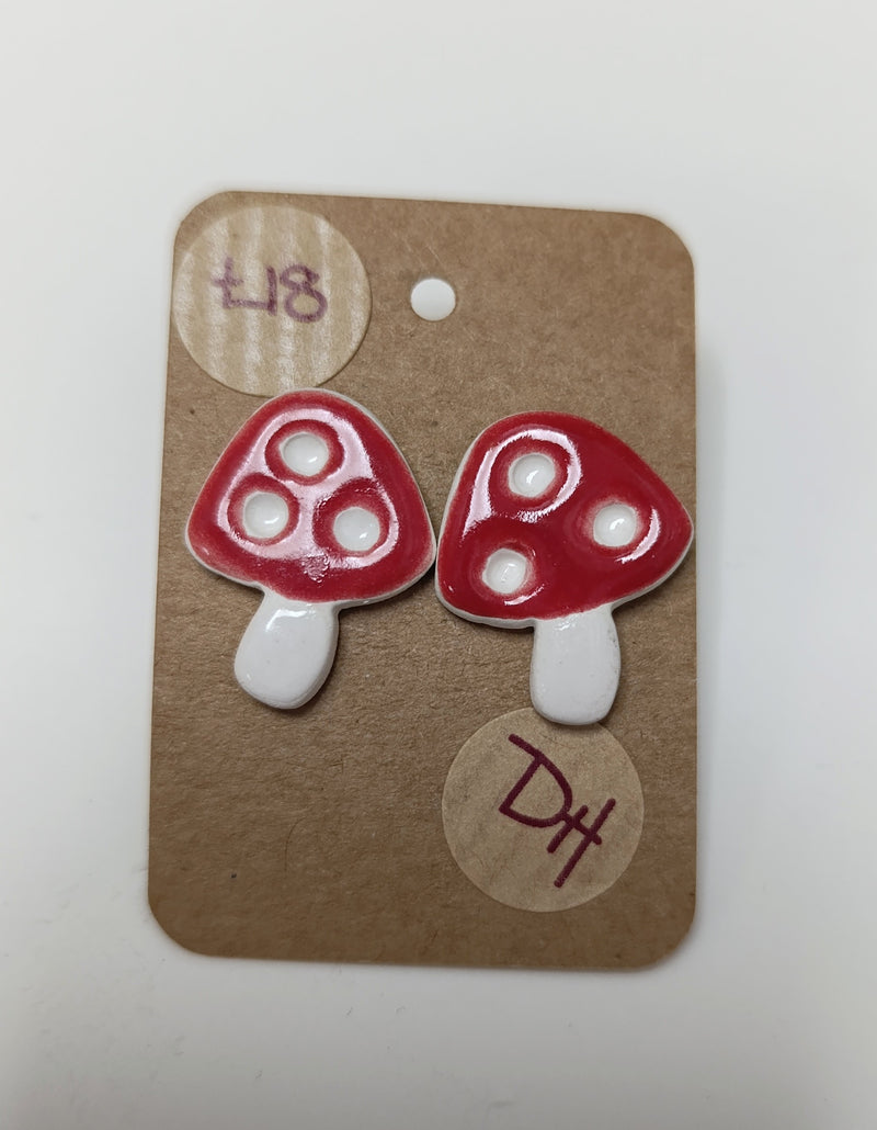 Ceramic toadstool studs