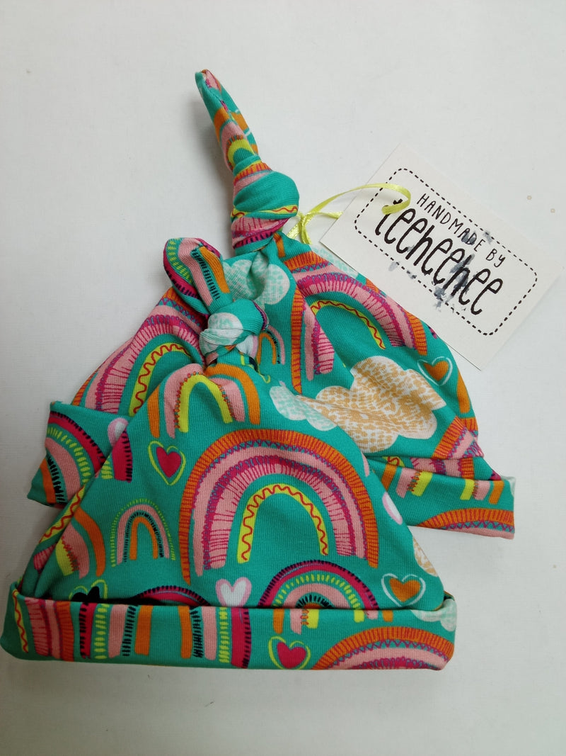 Baby knotted hat - rainbow print