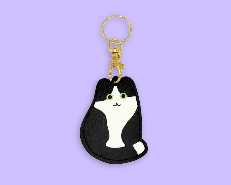 Black and white cat faux leather keyring
