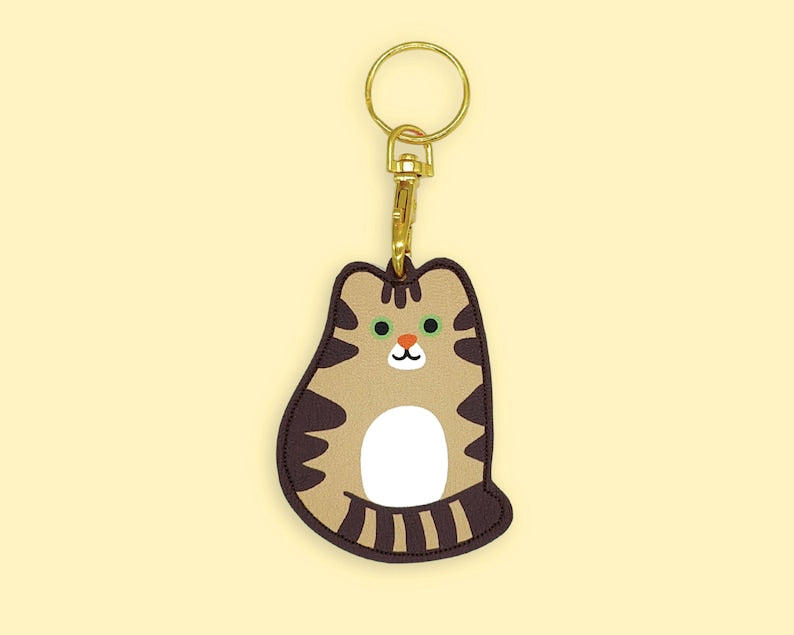 Brown tabby cat faux leather keyring