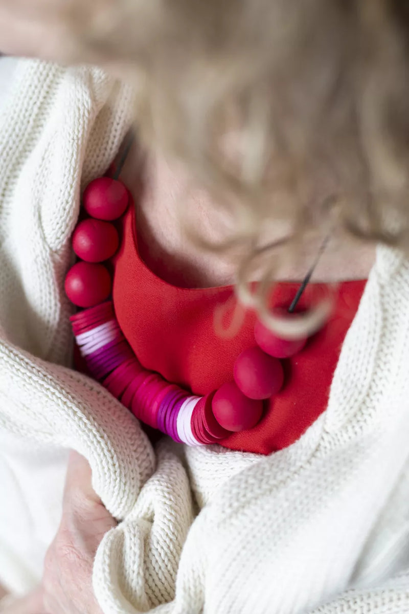 Statement bead necklace - pinks & reds