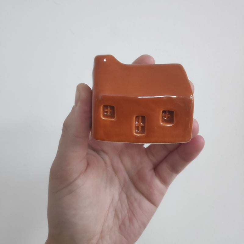 Ceramic Scottish bothy/plain style - different colours available