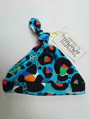 Baby knotted hat - leopard print and stars on turquoise background print (9-12months)