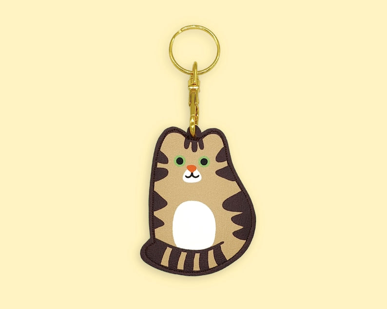 Brown tabby cat faux leather keyring