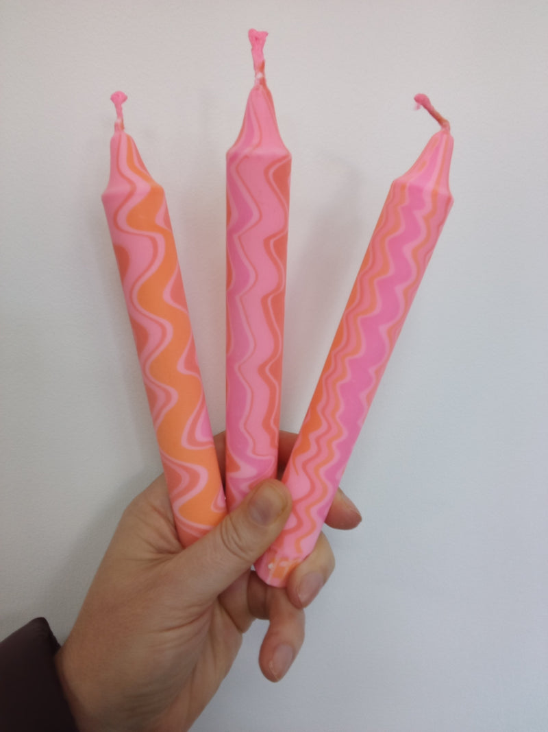 Pink and orange zigzag dinner candles