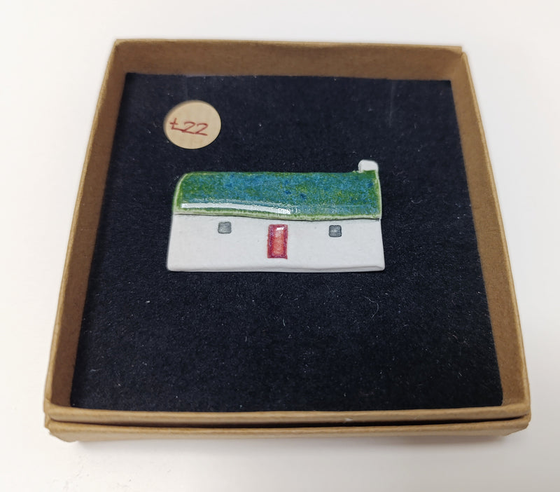 Scottish large bothy ceramic brooch - dark green roof