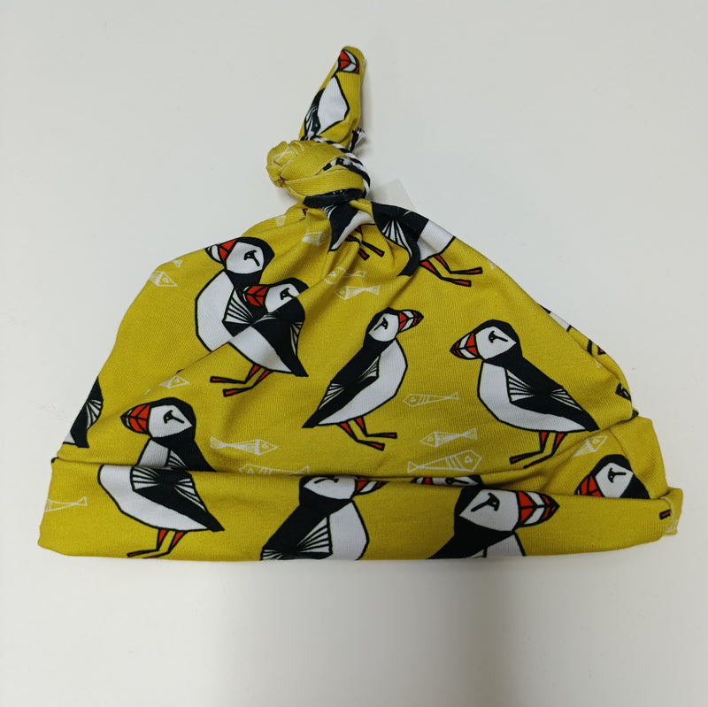 Baby knotted hat - Puffins on yellow