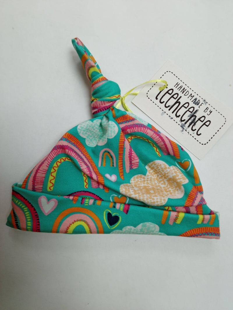 Baby knotted hat - rainbow print