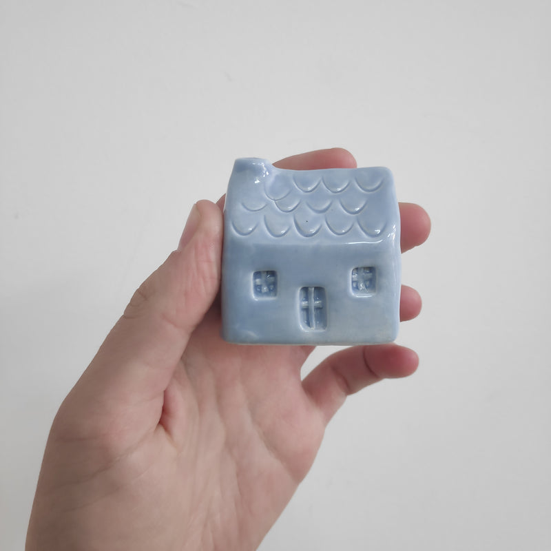 Ceramic Scottish bothy with candle chimney - different colours available