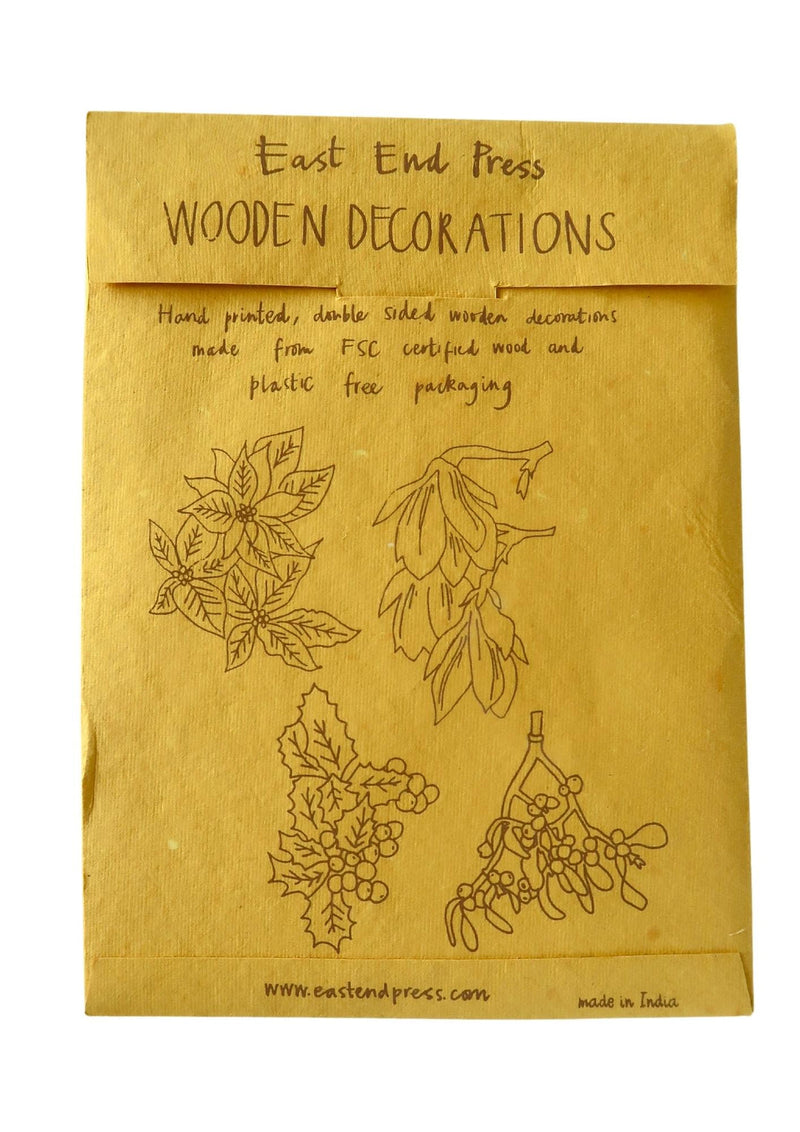 Wooden Winter Foliage decorations (4-pack)