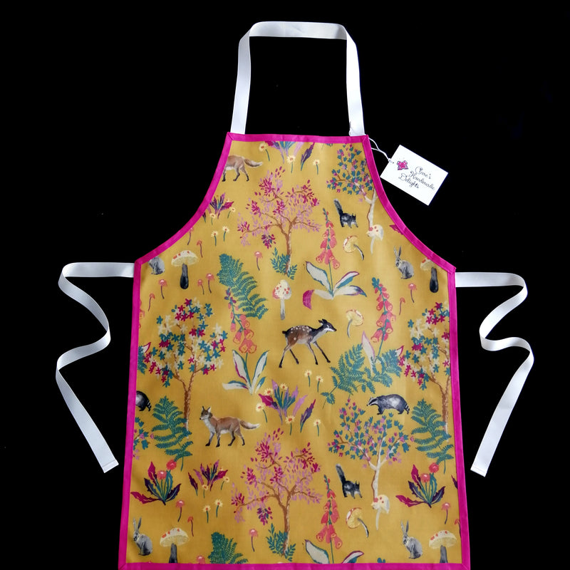 PVC apron – Foxglove animals/mustard (medium/8 years-petite adult size)