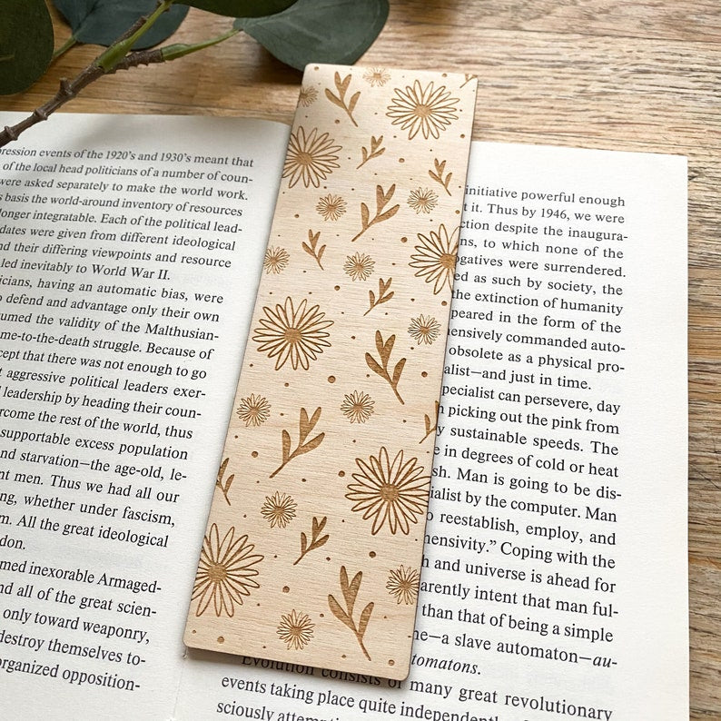 Daisies wooden bookmark