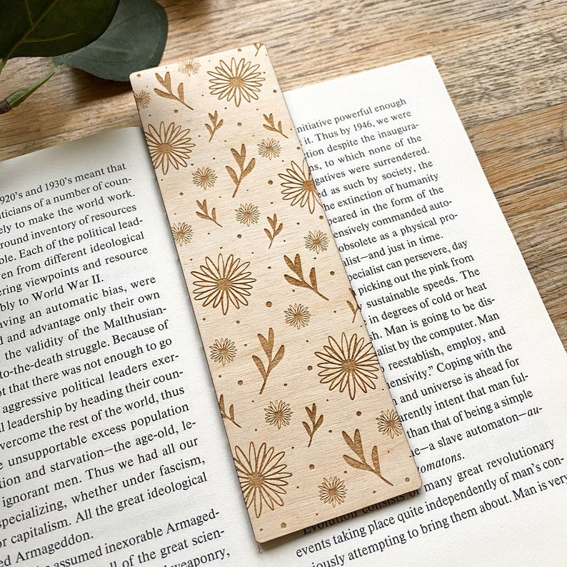 Daisies wooden bookmark