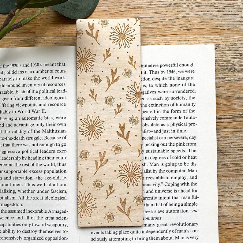Daisies wooden bookmark